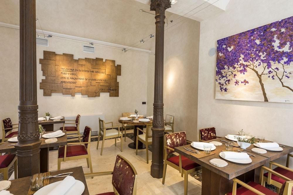 Nh Collection Madrid Palacio De Tepa Exterior photo Interior of the restaurant