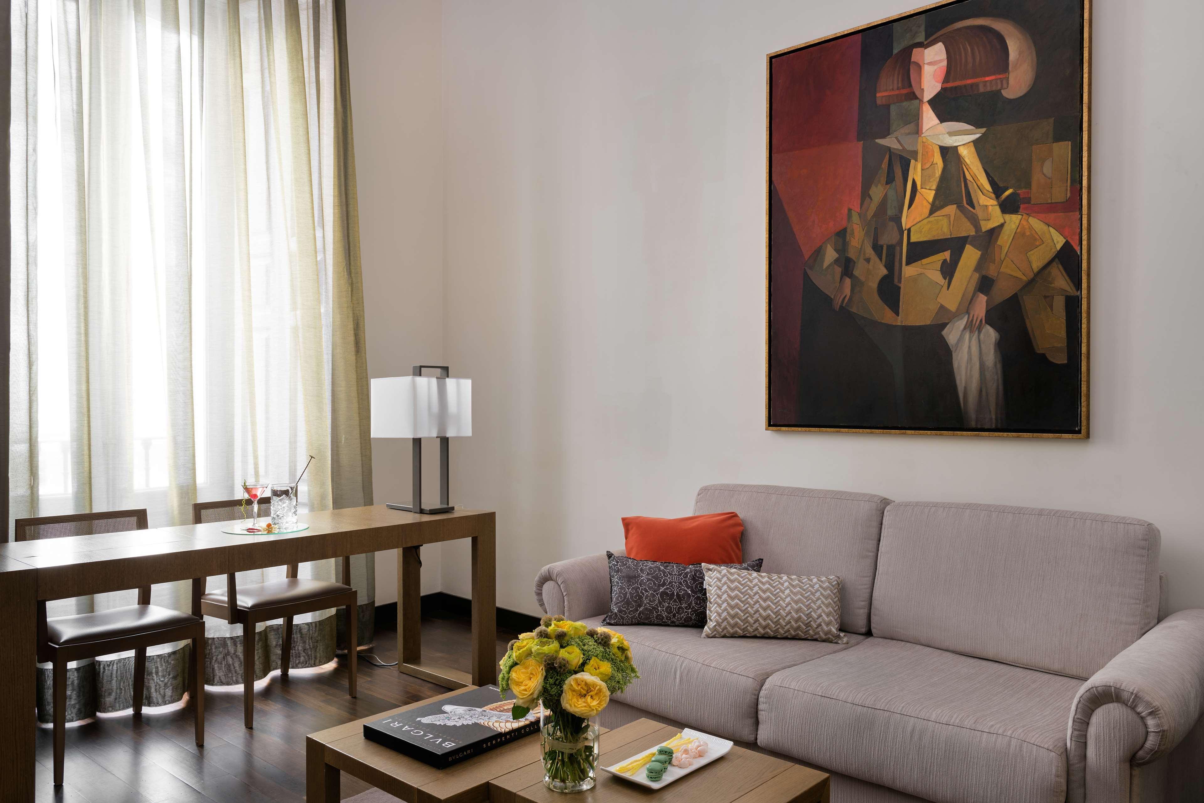 Nh Collection Madrid Palacio De Tepa Exterior photo A living room in a typical apartment