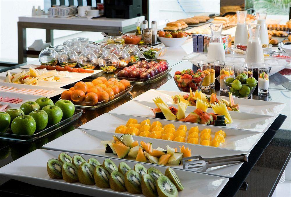 Nh Collection Madrid Palacio De Tepa Exterior photo A fruit salad buffet