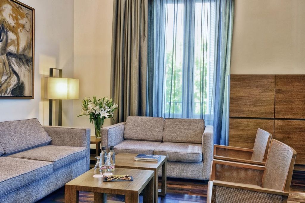 Nh Collection Madrid Palacio De Tepa Exterior photo A living room at the hotel