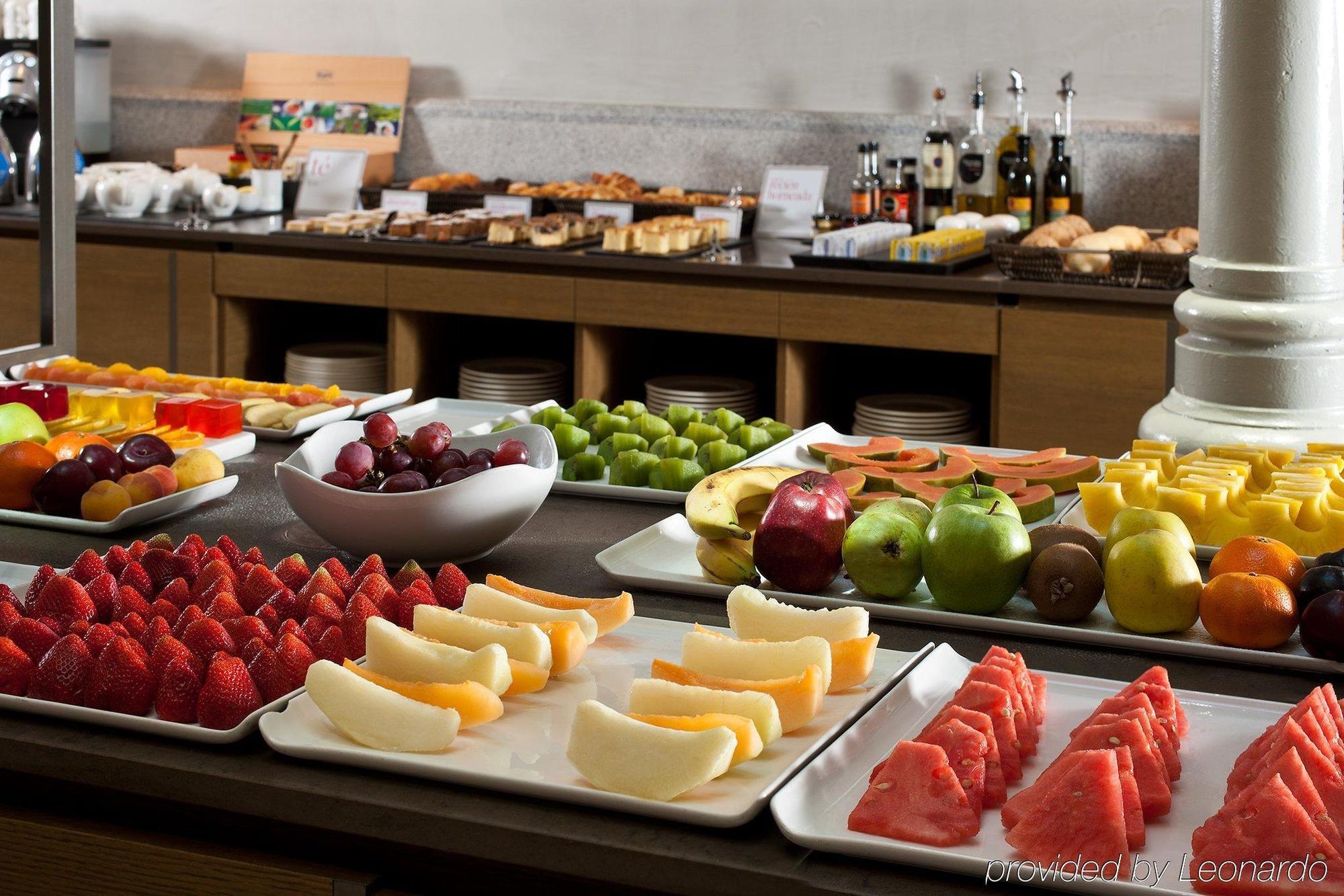Nh Collection Madrid Palacio De Tepa Exterior photo Fruit salad