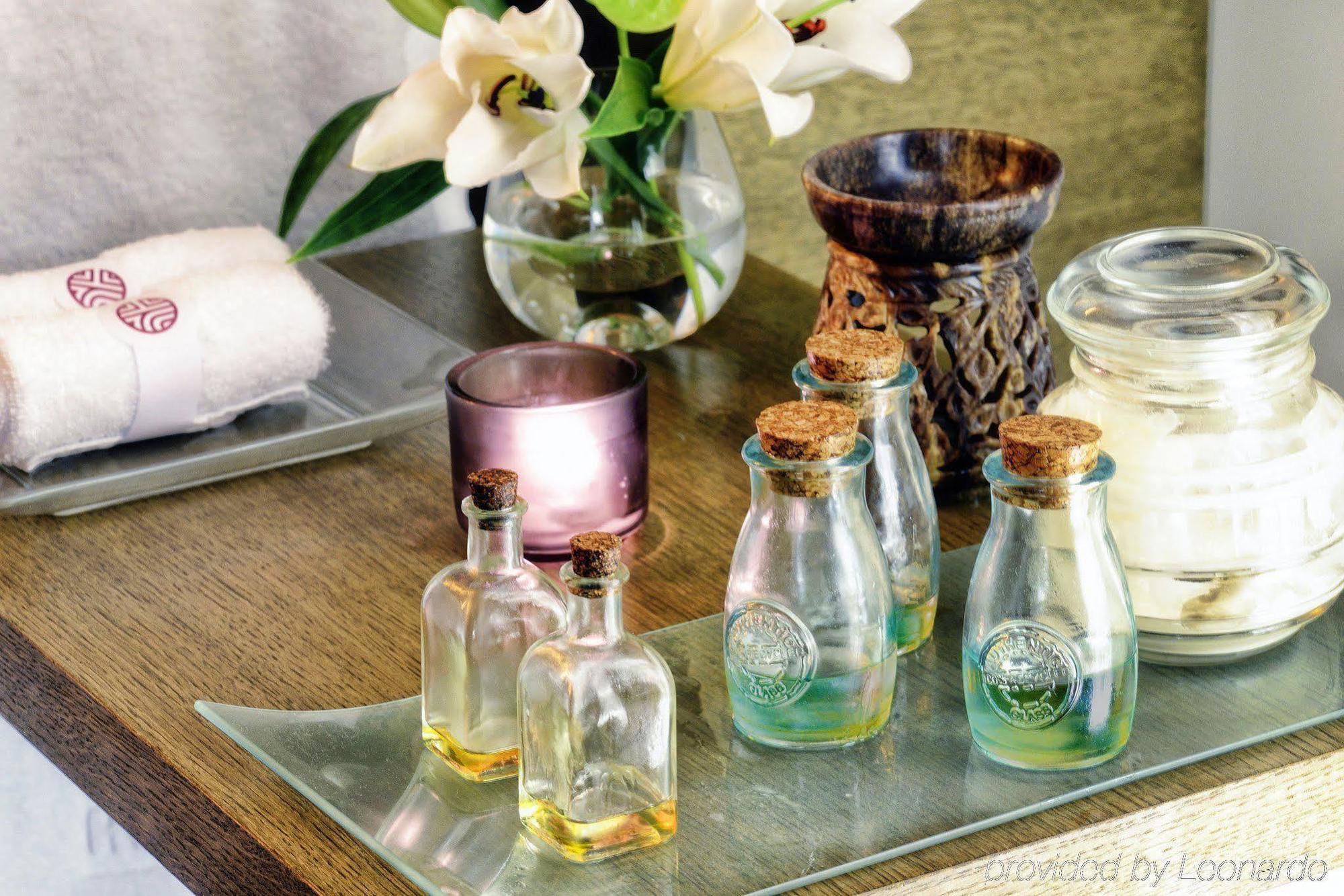 Nh Collection Madrid Palacio De Tepa Exterior photo A selection of essential oils