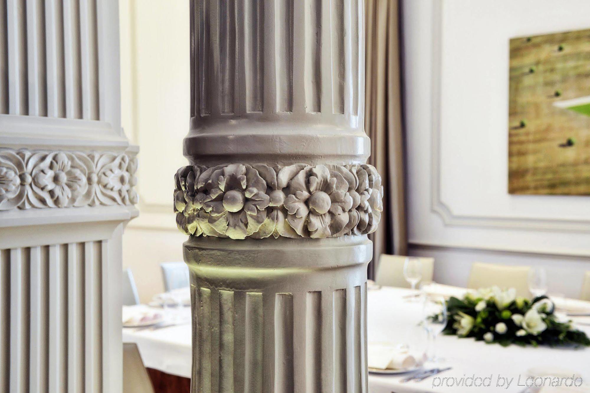 Nh Collection Madrid Palacio De Tepa Exterior photo A column with a capital