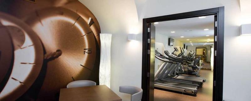 Nh Collection Madrid Palacio De Tepa Exterior photo The gym at the hotel