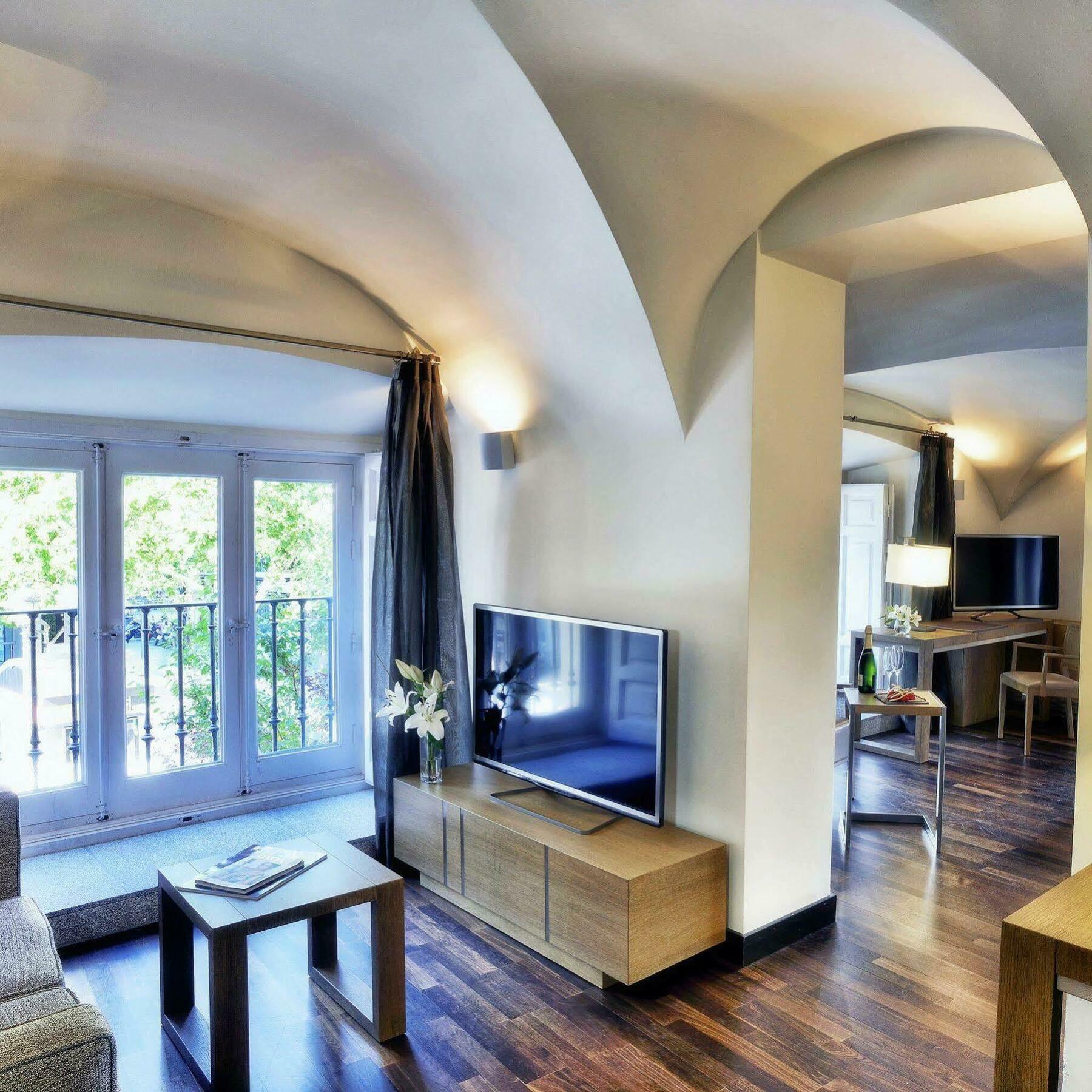 Nh Collection Madrid Palacio De Tepa Exterior photo A typical apartment